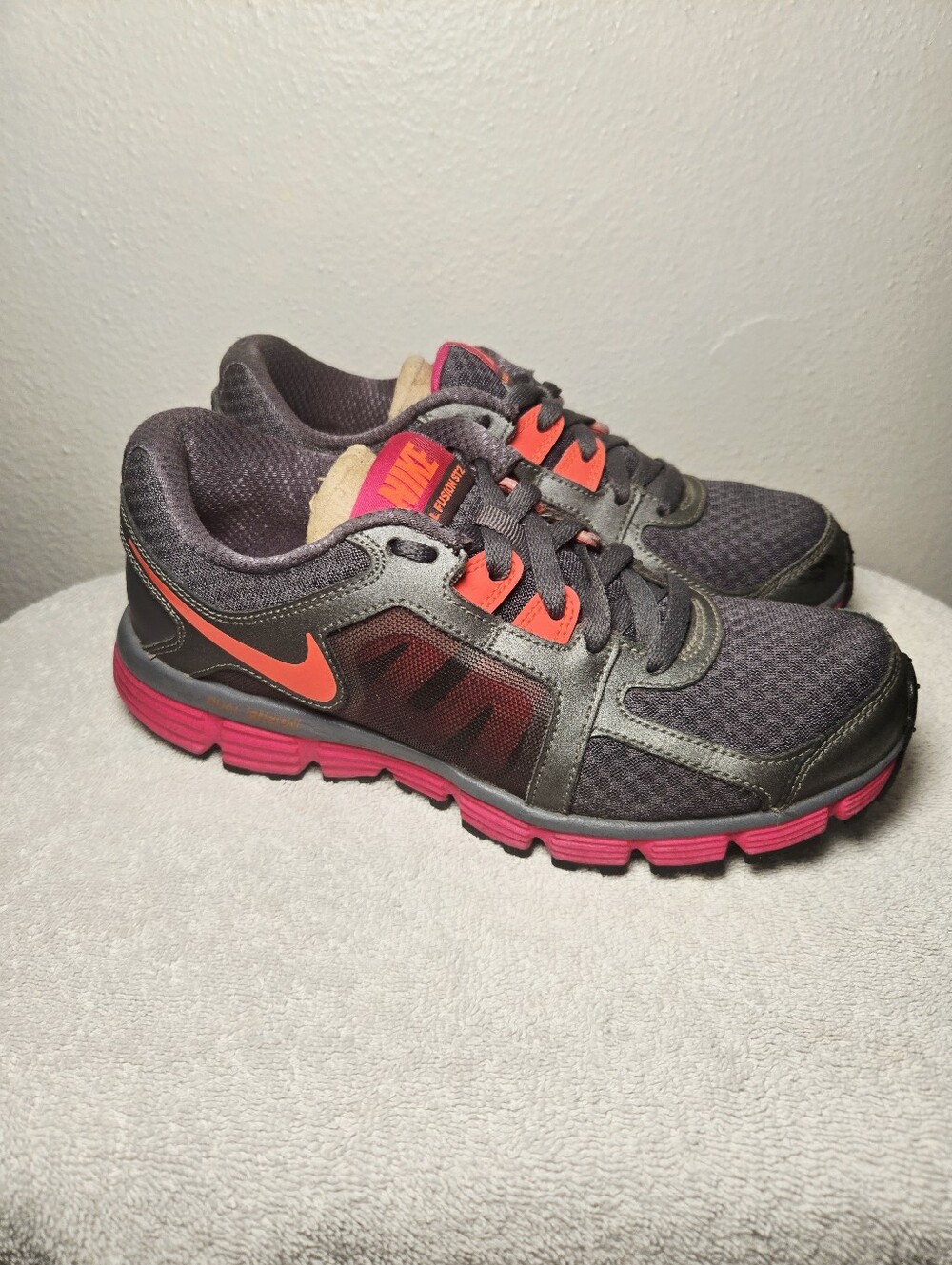 Nike Womens Size 7 Dual Fusion ST 2 Running Shoes Gray Pink Silver 454240-066 - Picture 2 of 10